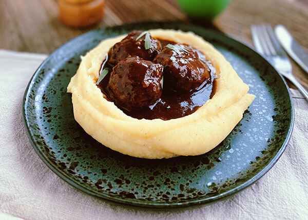 Schweine- und Rindfleischbällchen mit süß-saurer Sauce, Kartoffelmousseline