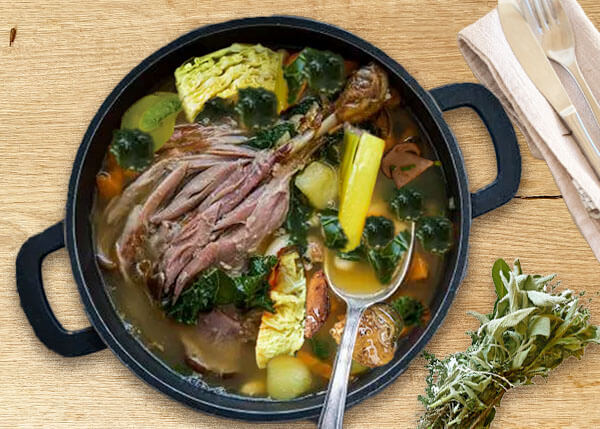 Potée au canard confit, légumes d'hiver