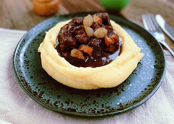 Carbonade flamande de boeuf, écrasée de pommes de terre