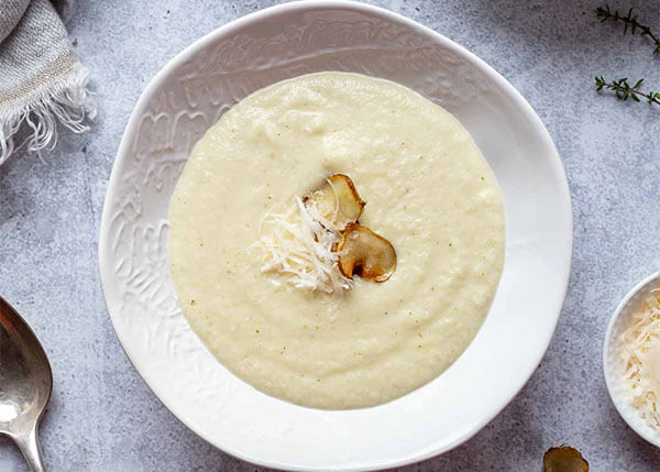 Velouté de topinambours aux noisettes grillées