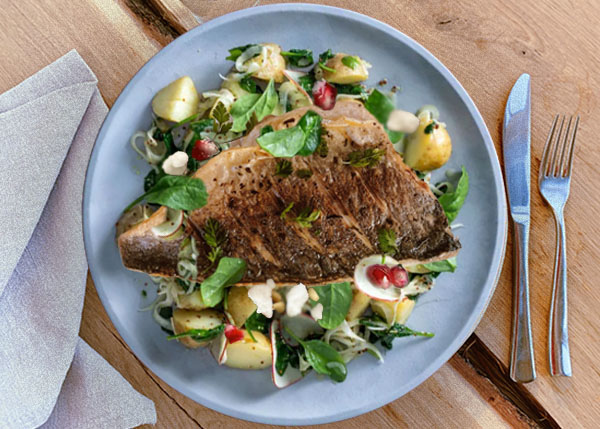 Dorade with summer potato salad with spinach, fennel and feta