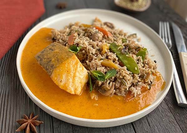 Curry Kerala mit Kabeljaurückenfilet, Reis und Gemüse