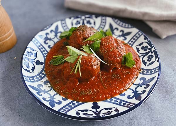 Keftas aus Lamm- und Rindfleisch mit Räuchertomaten