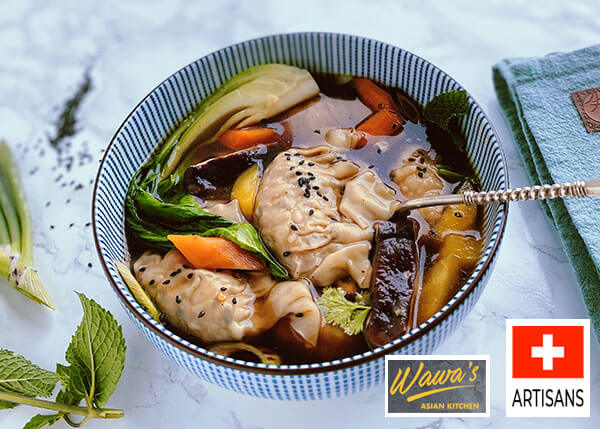 Schweinefleisch Wonton Suppe mit Gemüse