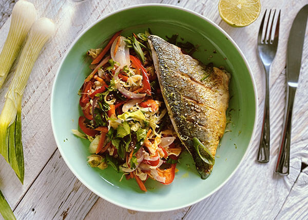 Filet de bar au gingembre, légumes sautés