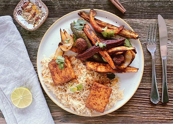 Tandoori-gebratenes Gemüse und Tofu, Basmatireis