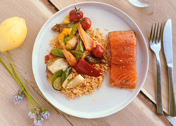 Moelleux von der Forelle 50/50 mit gegrilltem Sommergemüse und Reis