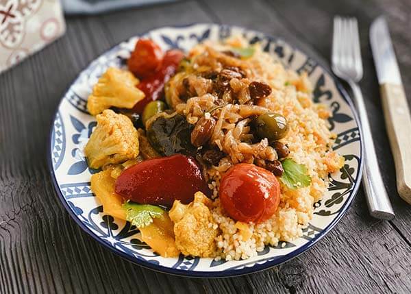 Tajine végétarien aux épices «Chermoula , semoule, une touche de cannelle