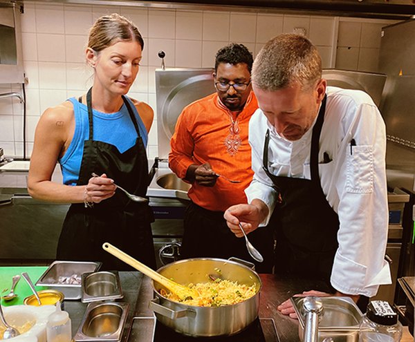 {{ value.title_fr }}