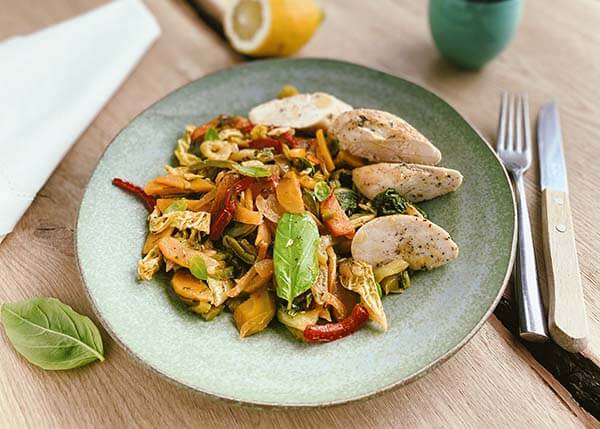 Thymian-Zitronen-Hähnchen mit sautiertem Herbstgemüse