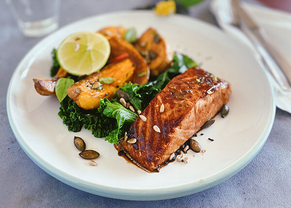 Saumon teriyaki, courge butternut rôtie aux graines