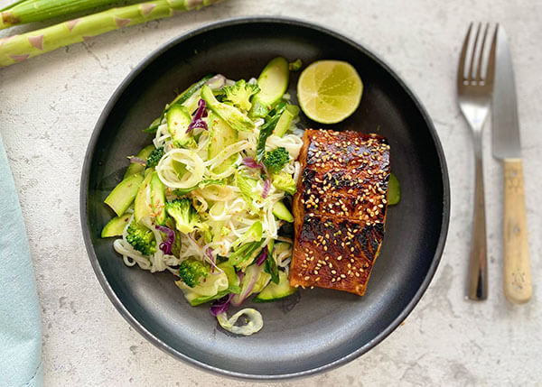 Teriyaki salmon, rice noodles with green asparagus and spring onions