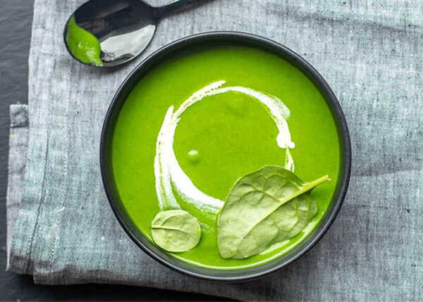 Spinatsuppe mit Ricotta