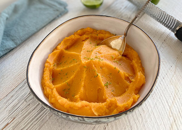 Süßkartoffelpüree und Limettenschale