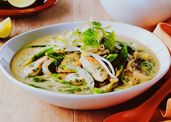 Curry vert thaï de volaille, petits légumes