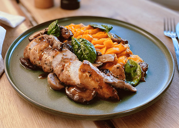 Grilled chicken breast, mushrooms and pumpkin